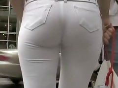 Sexy babe was shot when wearing the jeans hot pants of the blue color on the sexy ass